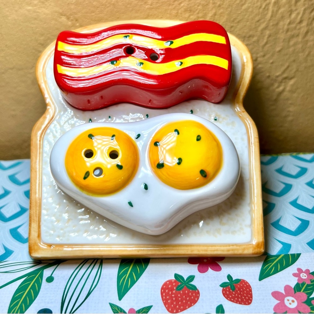 Set of 3 Bacon Fried Eggs Toast Salt and Pepper Shakers Ceramic Breakfast Fun